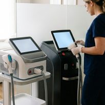 Diolaze XL vs Soprano Titanium: гибридная эпиляция против технологии SHR — честное сравнение